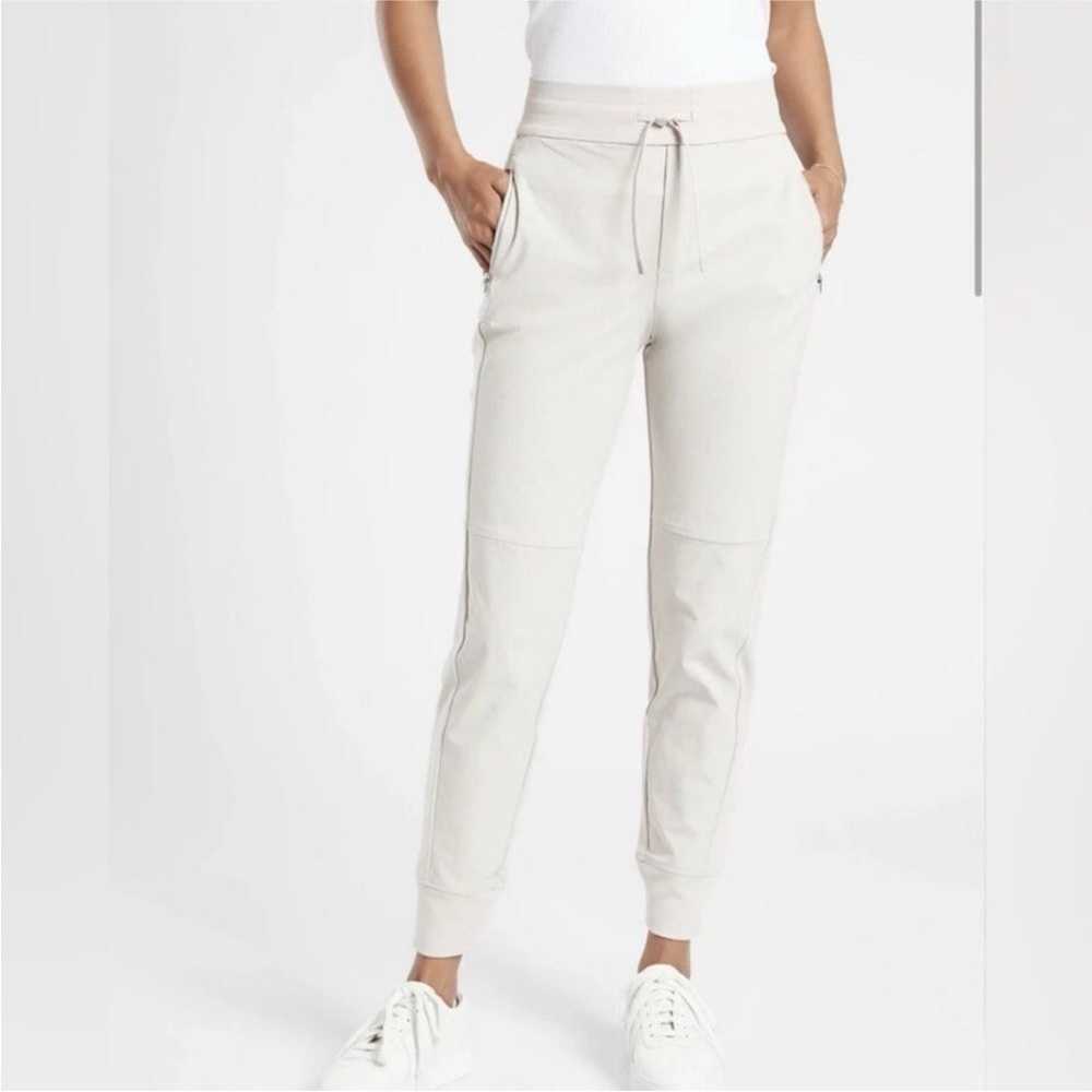 ATHLETA Headlands Hybrid Trek Mid Rise Jogger Cream Sz 16